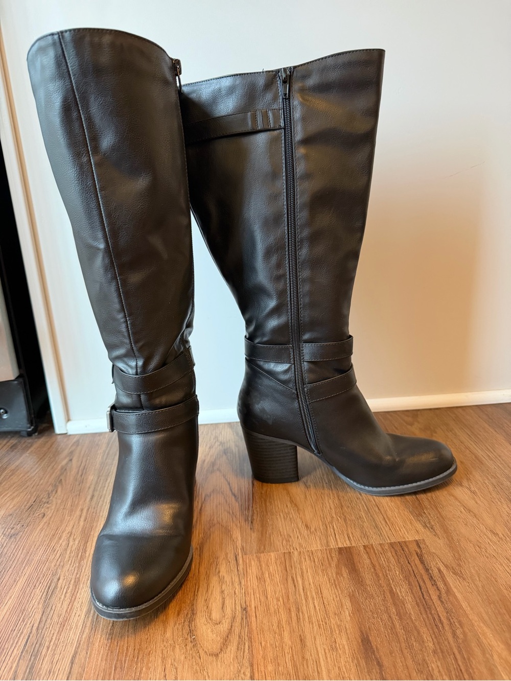 Natural Soul Black Knee-High Block Heel Boots. Size 9